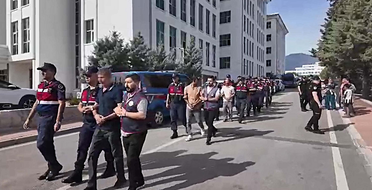 Denizli Honaz'da 6 fabrikadan 3 milyon liralık hırsızlıkta 3 şüpheli tutuklandı