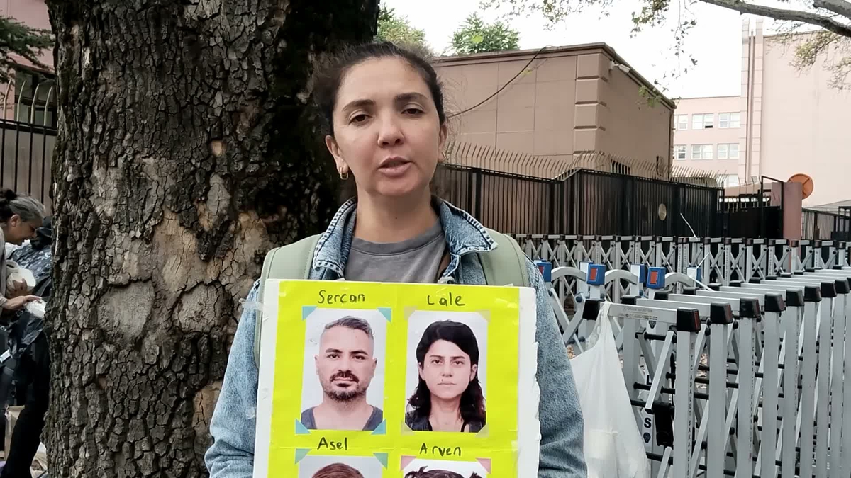 Depremzedelerin Adalet Bakanlığı önündeki nöbeti 8. gününde... Eşini ve iki evladını kaybeden Soyubey: 'Gördüğünüz gibi kapılar açık değil, barikatlar var'