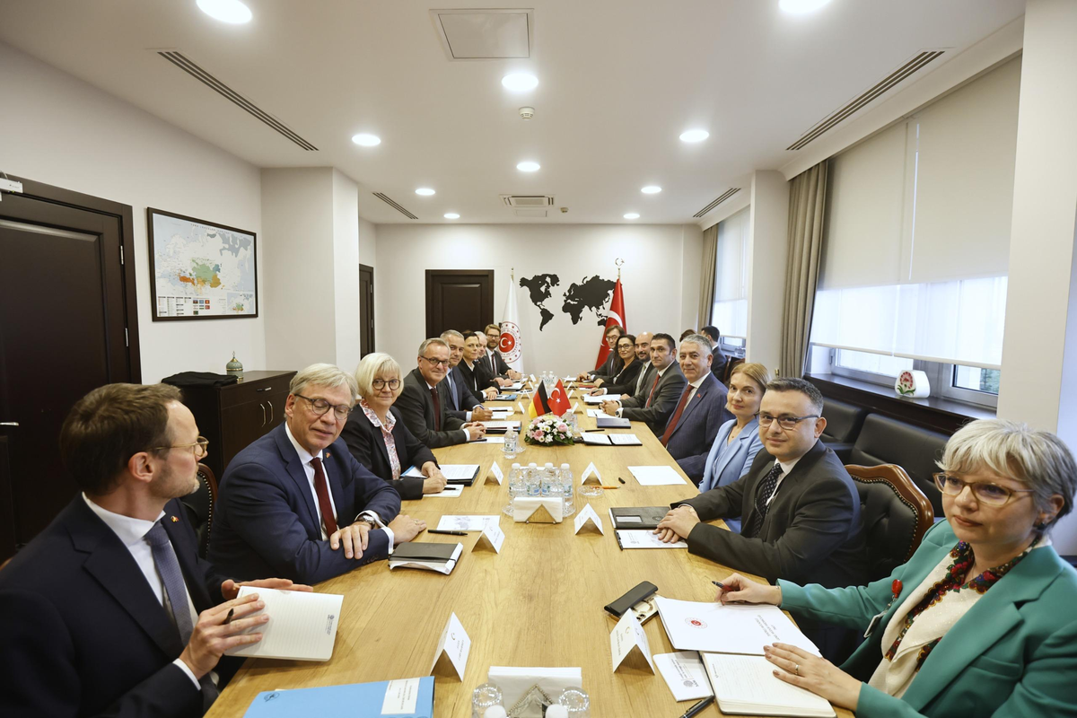 Dışişleri Bakan Yardımcısı Özel, Almanya Federal İçişleri Bakanlığı Devlet Sekreteri Engelke ile görüştü