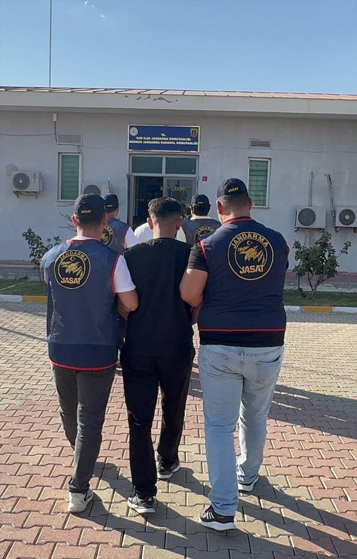 Diyarbakır'da çeşitli suçlardan aranan 112 kişi yakalandı
