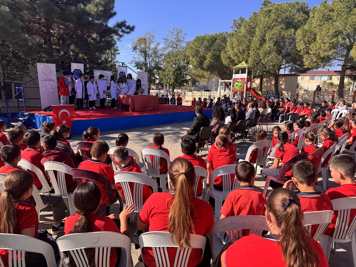 Edirne'de fen lisesi öğrencileri projelerini ortaokul öğrencilerine tanıttı