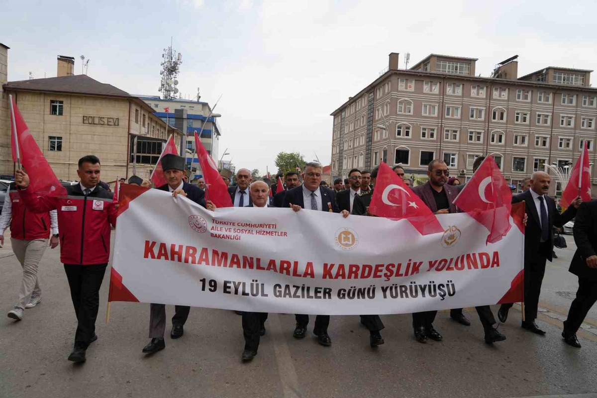 Erzurum’da Gaziler günü dolayısıyla kortej yürüyüşü