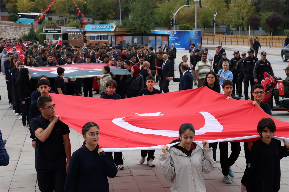 Erzurum ve Ardahan'da Gaziler Günü dolayısıyla yürüyüş düzenlendi
