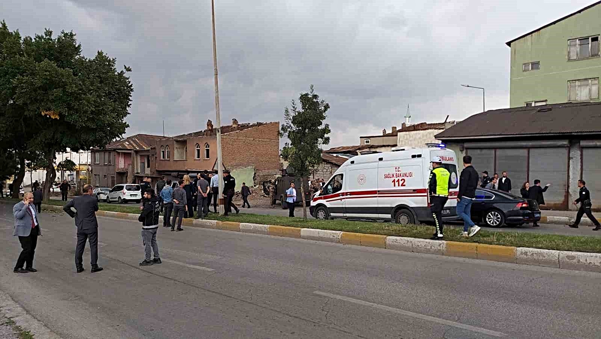 Erzurum Yakutiye'de iki aile arasında silahlı çatışmada polis ve 11 kişi yaralandı