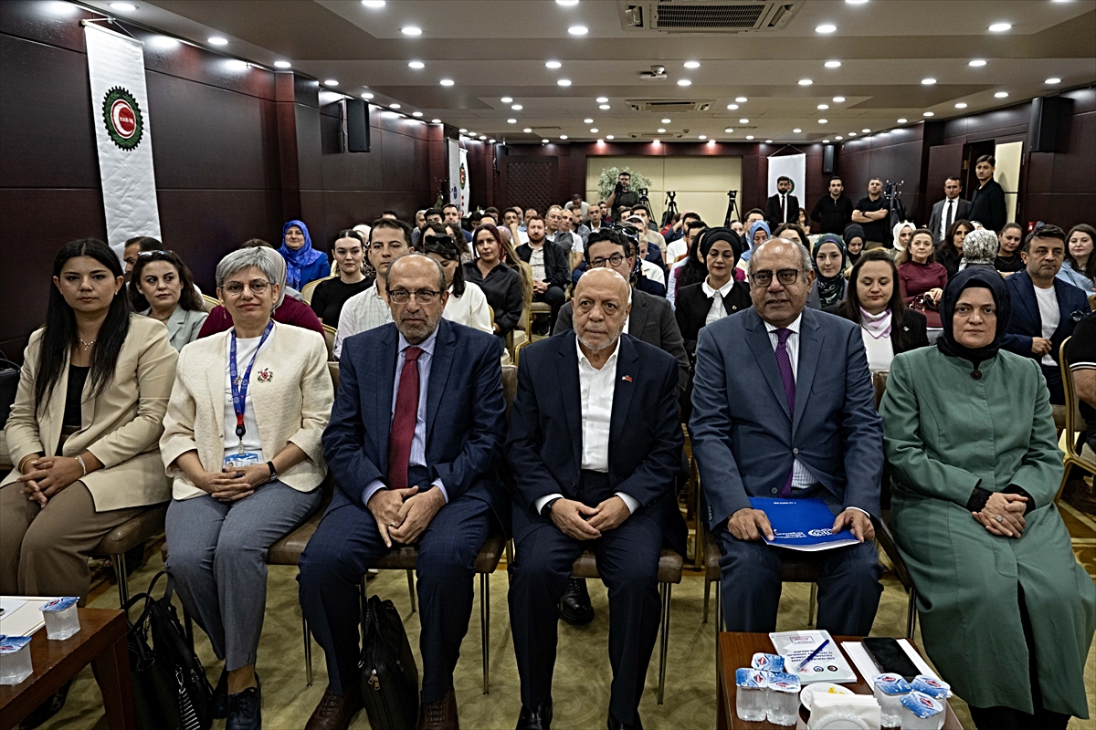 HAK-İŞ, Uluslararası Eşit Ücret Günü dolayısıyla panel düzenledi