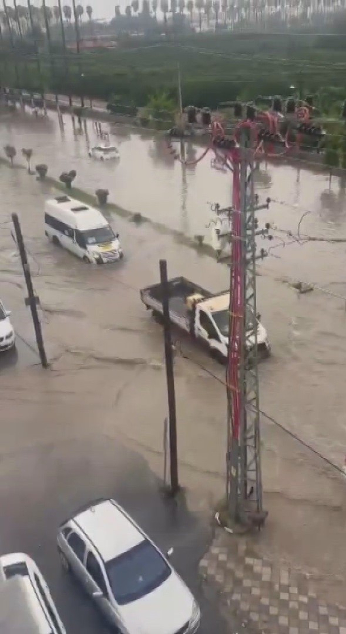 Hatay’da sağanak yağış etkili oldu
