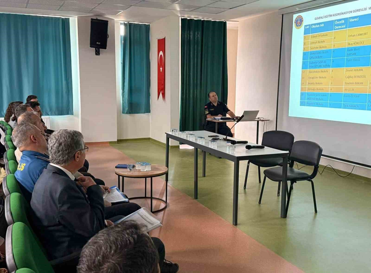 İncirliova’da okulların güvenliği için tedbirler masaya yatırıldı