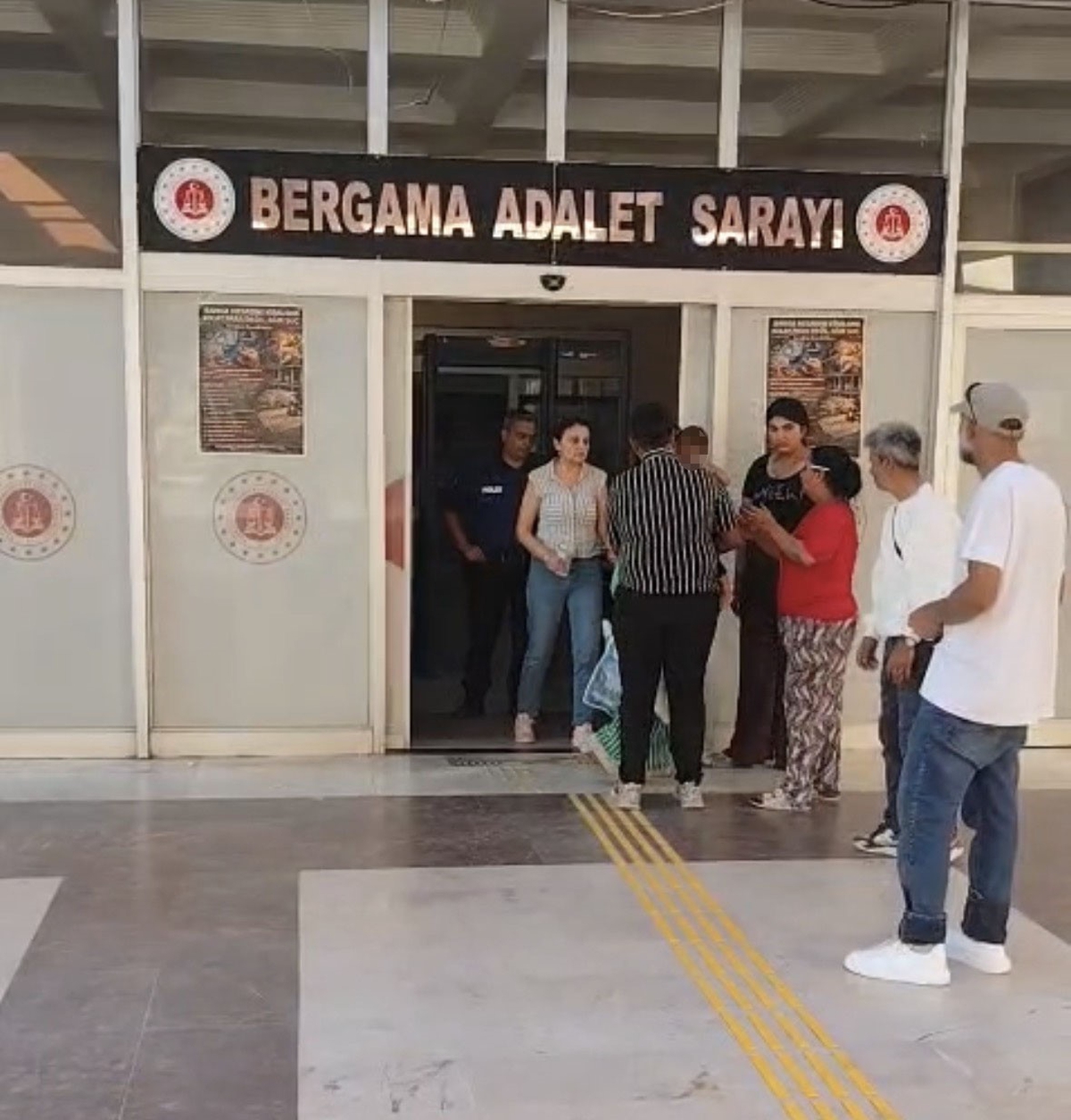 İzmir Bergama'da uyuşturucu operasyonunda bin 47 hap ele geçirildi, karı koca tutuklandı