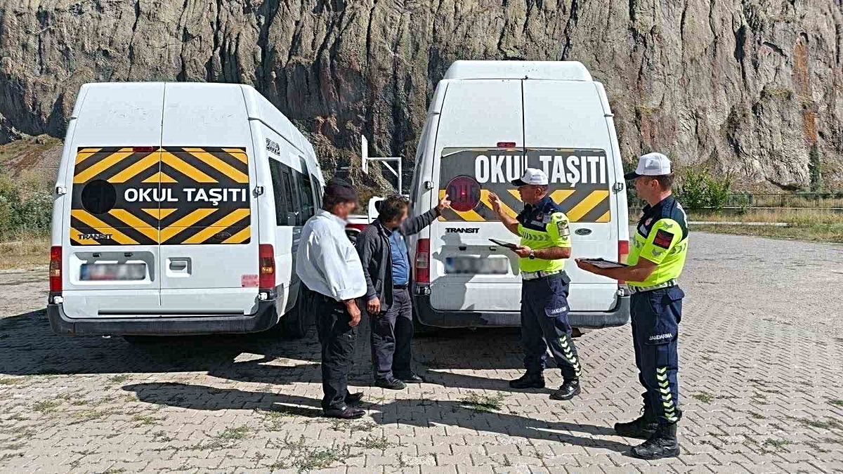 Jandarmadan okul servislerine denetim