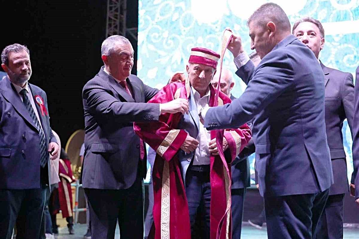 KAYSO’nun Yılın Ahisi Mustafa Suat Köylüoğlu haftan giydi