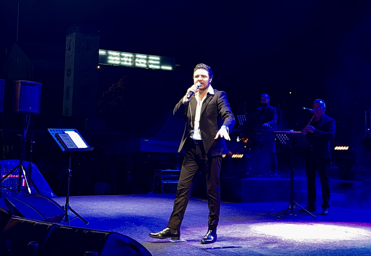 Kırşehir'de 39. Ahilik Haftası konserinde Özgür Can Çoban türküler seslendirdi
