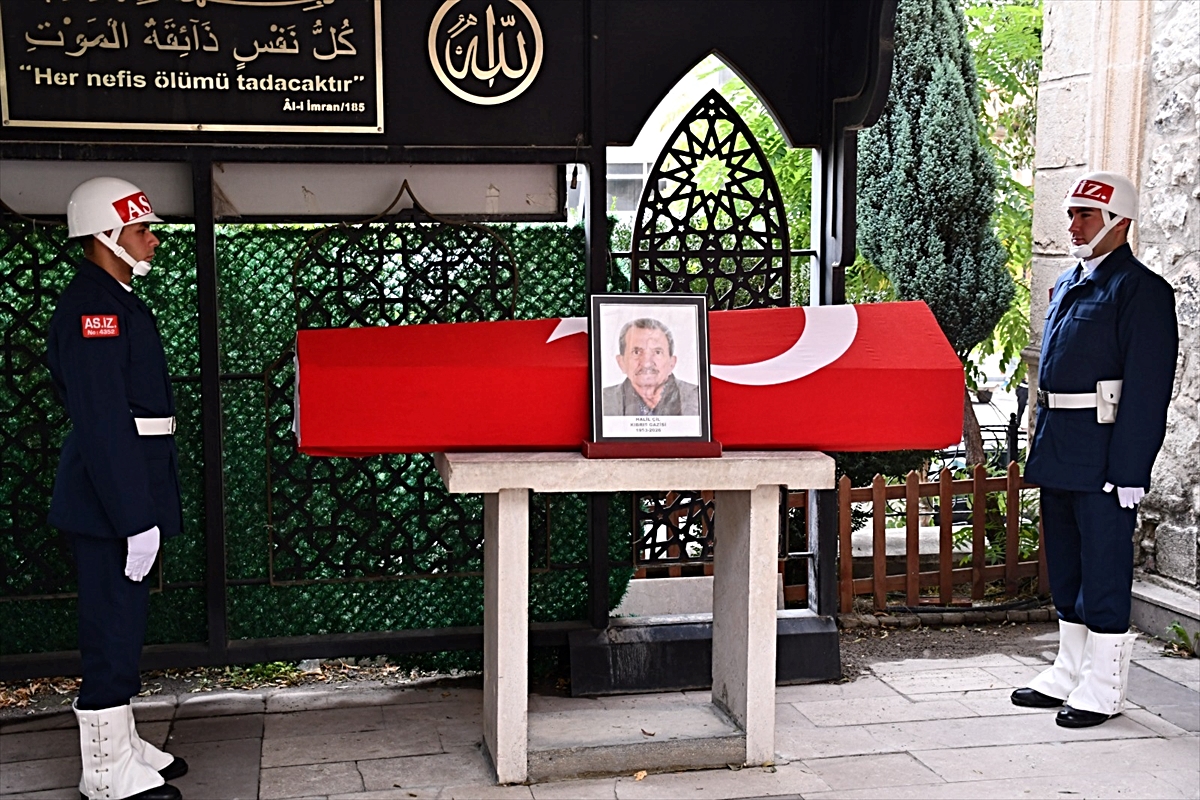 Kütahya'da vefat eden Kıbrıs gazisi Halil Çil son yolculuğuna uğurlandı