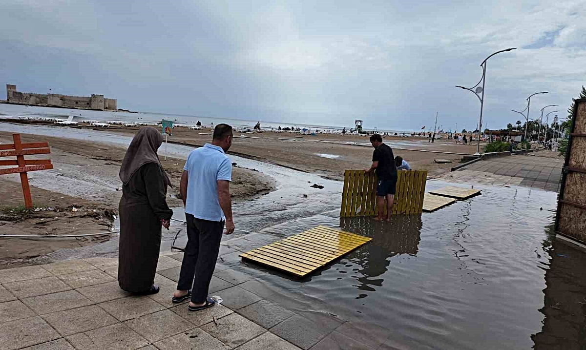 Mersin’de sağanak: Su taşkınları yaşandı