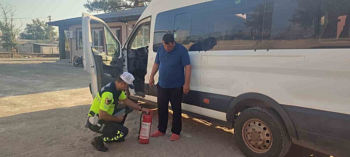 Okul servis araçları tek tek kontrol edildi