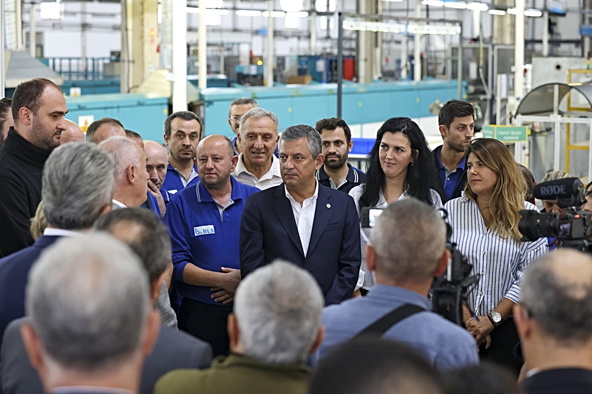 Özgür Özel, Bursa’da Birleşik Lastik Fabrikası işçileriyle buluştu