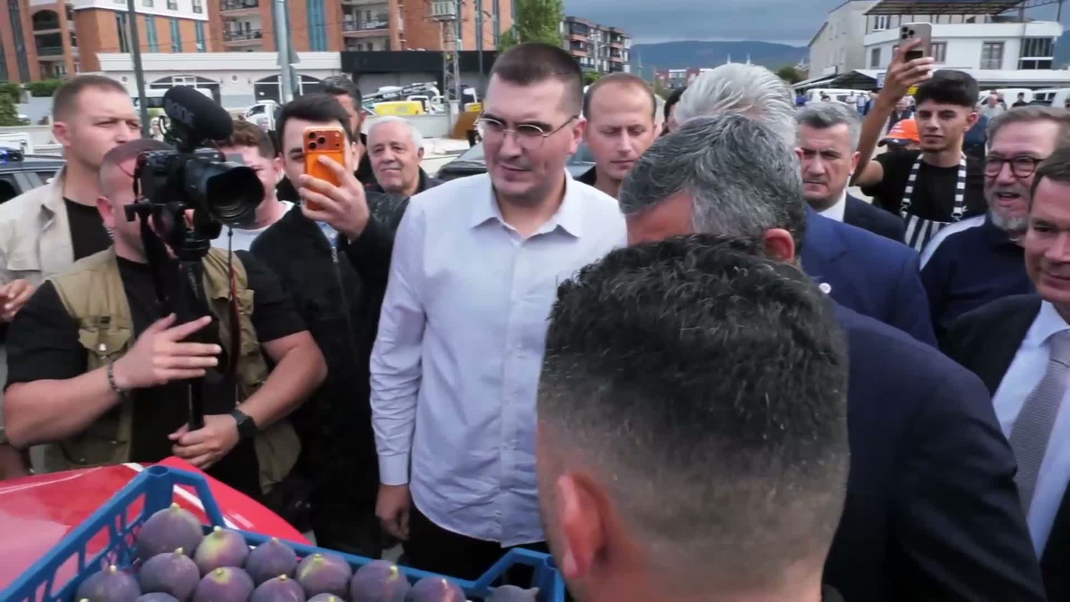 Bursa’da incir üreticileri Özgür Özel’in yolunu kesti! Çiftçinin mazotu için ÖTV ve KDV sözü verdi