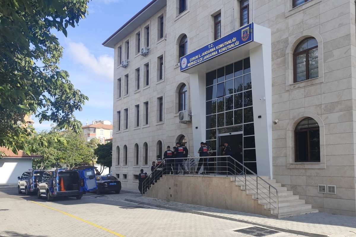 Sosyal medyada bomba yapımı içerikli paylaşımlar yapan şüphelilere operasyon: 9 gözaltı