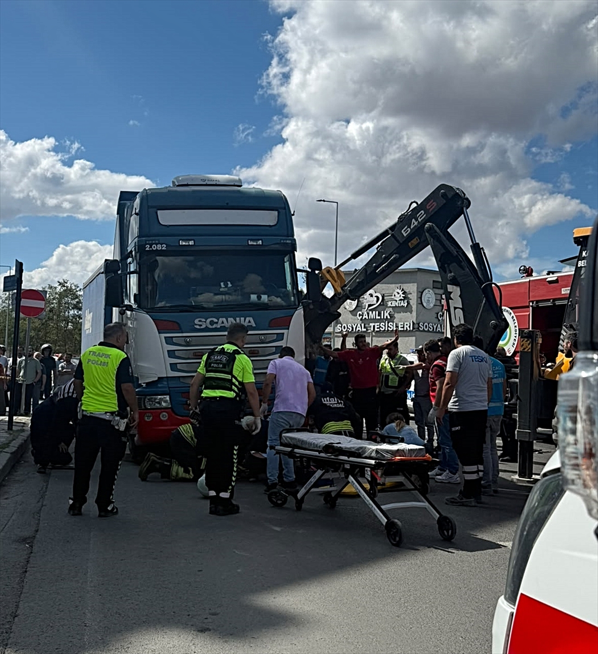 Tekirdağ'da tırın çarptığı kadın ağır yaralandı