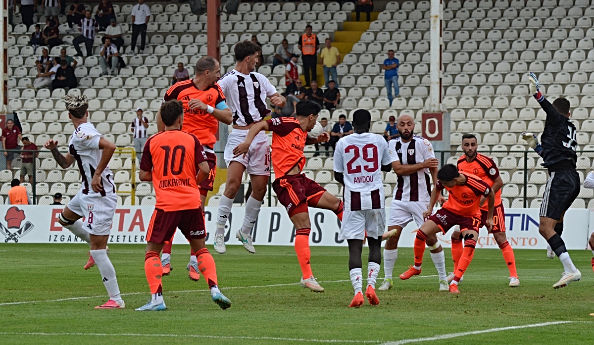 Trendyol 1. Lig'de Bandırmaspor, sahasında Ümraniyespor'a 88. dakikada 1-0 yenildi