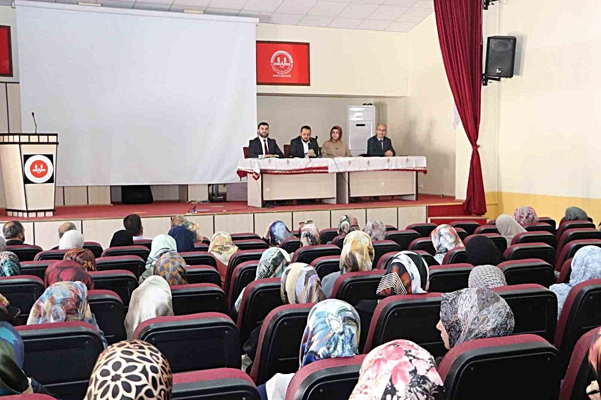 Vali Şimşek’ten din görevlilerine başarı belgesi
