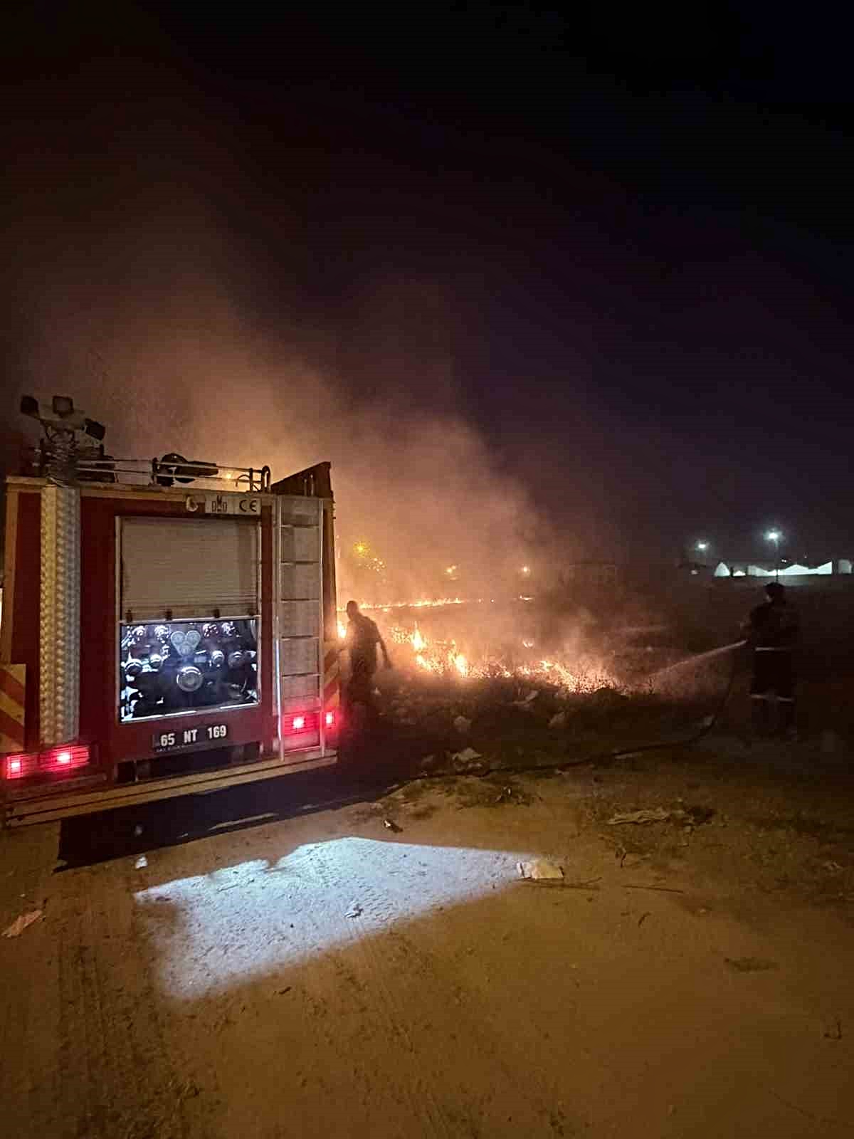 Van’da örtü üstü yangını
