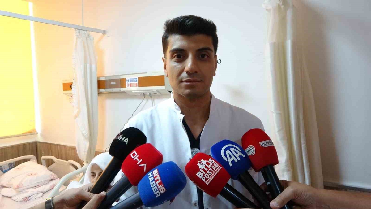 70 yaşındaki hastanın kalın bağırsağı Bitlis'te 7,5 saatlik kapalı ameliyatla alındı