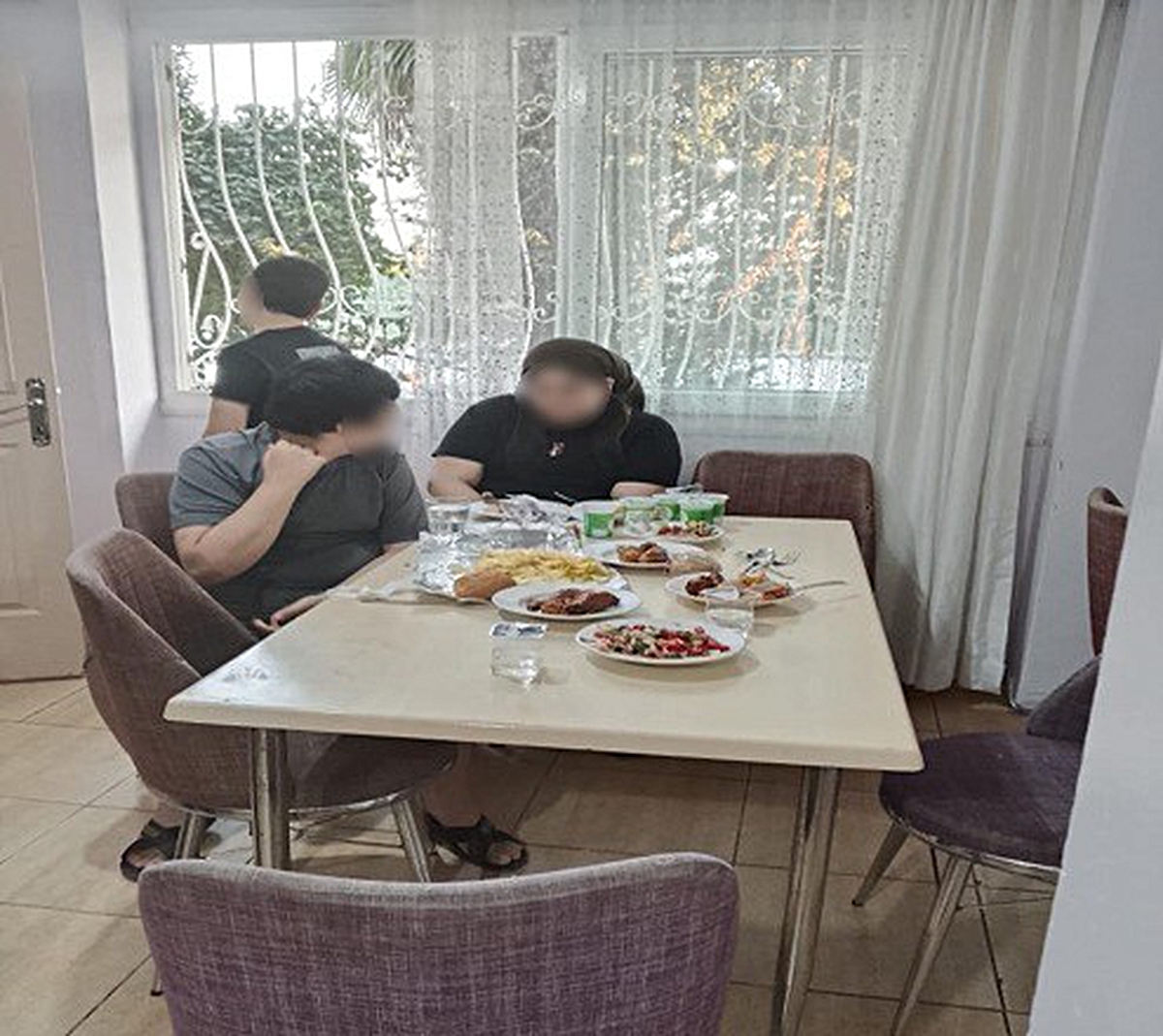 Adana Seyhan'da çöp evde yaşayan anne ve üç çocuk CİMER ile sıcak yuvasına kavuştu