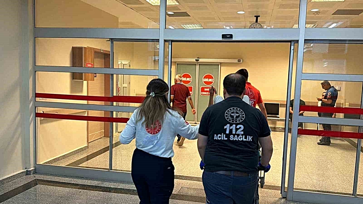 Adıyaman Fatih Mahallesi'nde iki grup kavgaya tutuştu, bıçaklanan 1 kişi yaralandı
