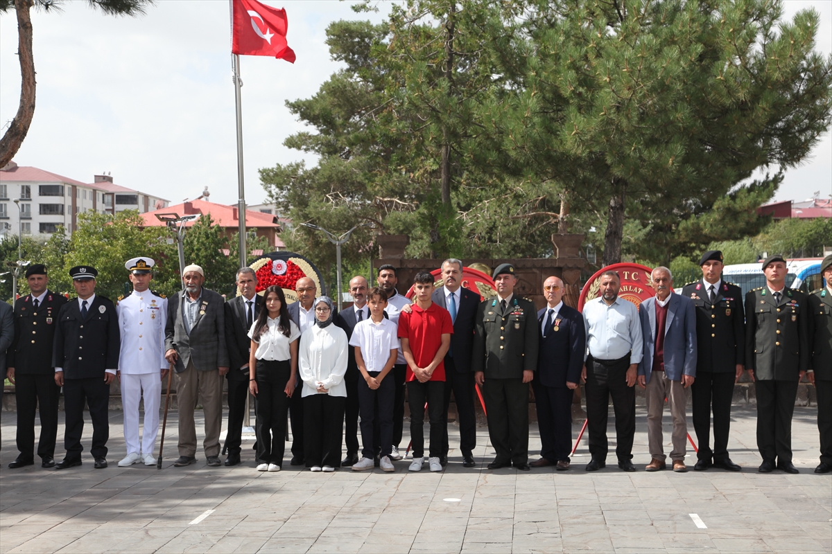 Ahlat'ta Gaziler Günü dolayısıyla tören düzenlendi