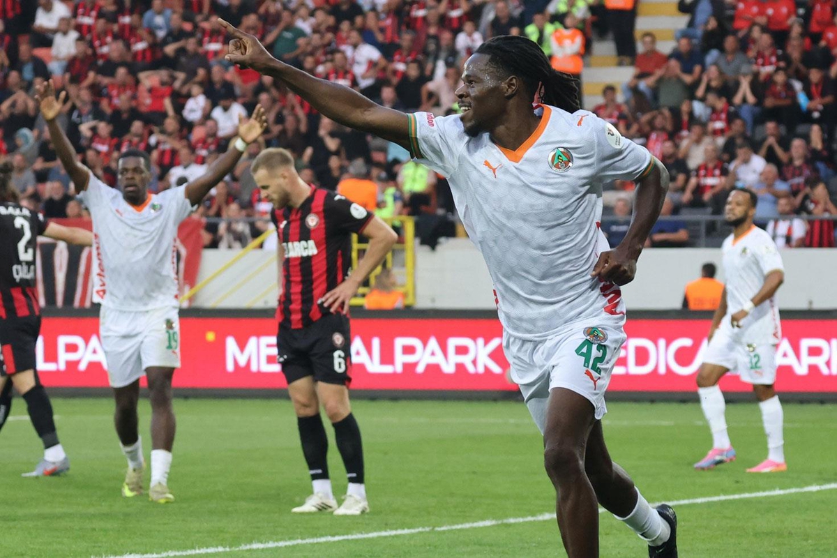 Alanyaspor Çorum'dan 3 puanla döndü