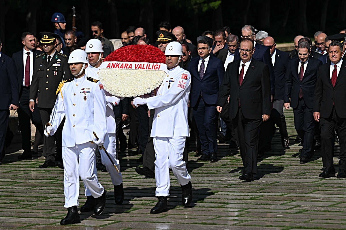 Ankara Valisi Canbolat, 19 Eylül Gaziler Günü'nde Anıtkabir'i ziyaret etti