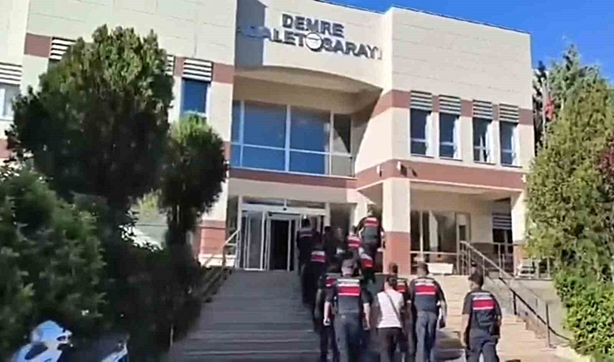 Antalya'da villa ve bungalov ilanıyla dolandırıcılık: 6 gözaltı, 2 tutuklama