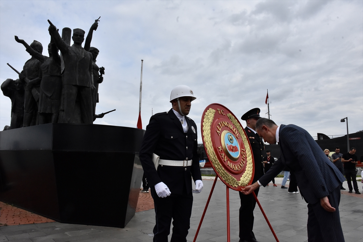 Atatürk'ün Ordu'ya gelişinin 102. yıl dönümünde İlkadım Anıtı'na çelenk sunuldu