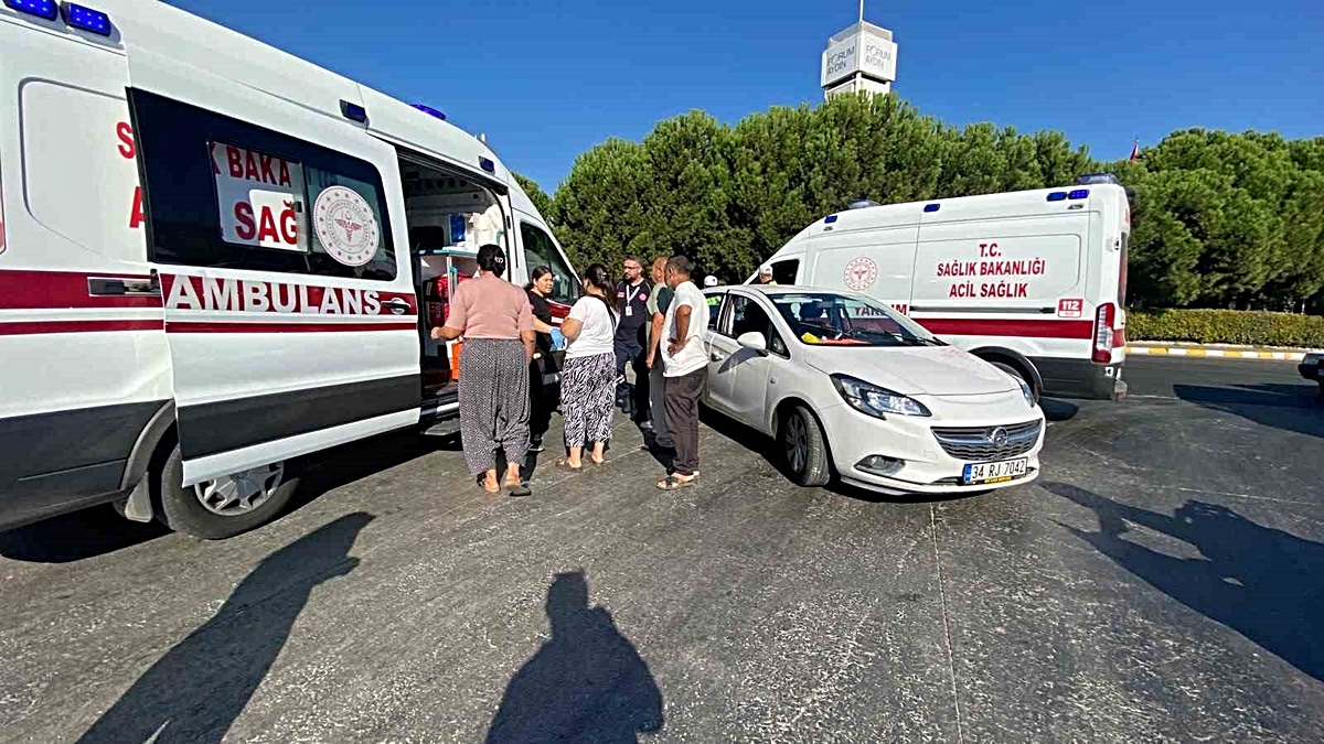 Aydın Efeler'de kavşakta ticari araçla otomobil çarpıştı, 2 kişi yaralandı