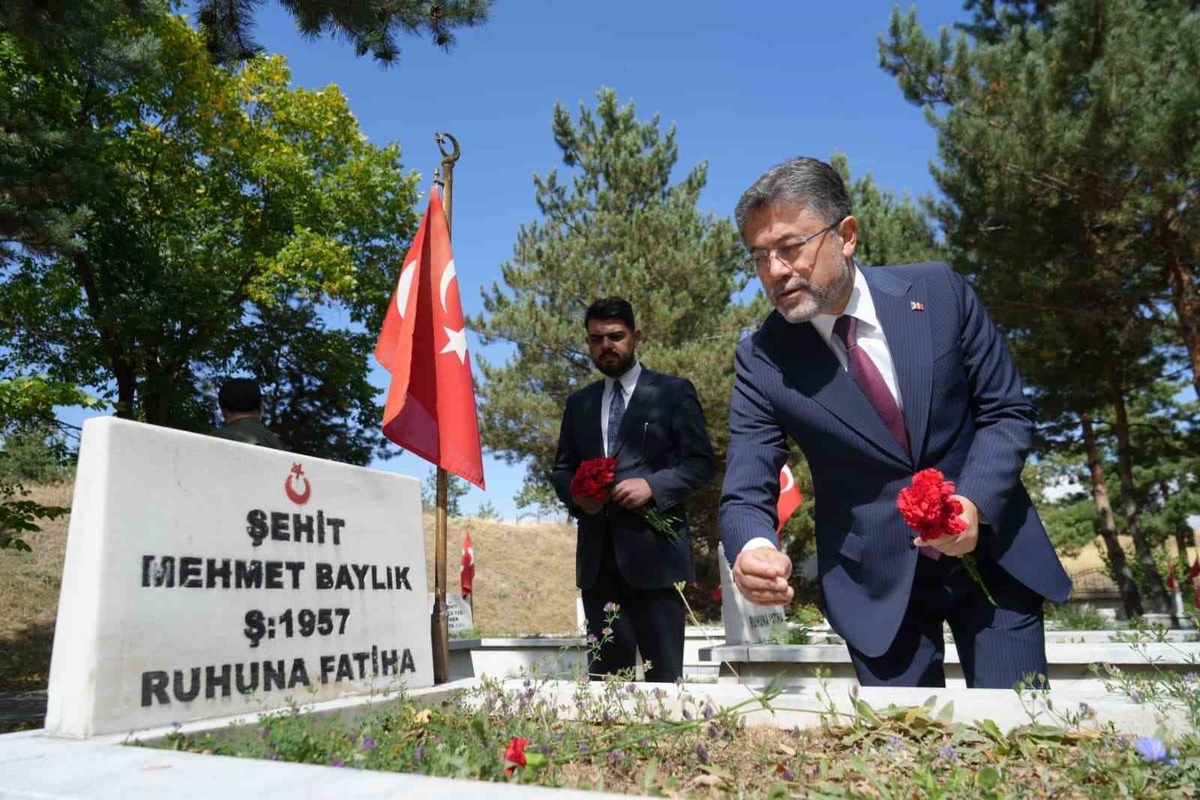 Bakan Yumaklı, Erzurum’da Gaziler Günü programına katıldı