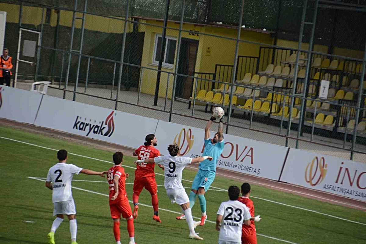 Balıkesirspor, stadyumu bakımda olduğu için Uşakspor'u Aliağa'da 4-1 yendi