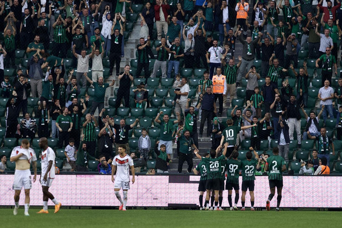 Berkan Kutlu yine çok uzaklardan attı, Kocaelispor 3 puana uzandı