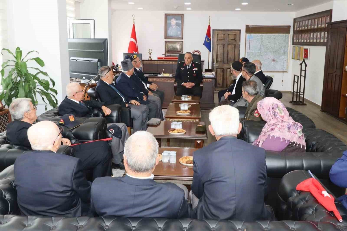 Bilecik'te gaziler ve yakınları Gaziler Günü'nde Jandarma Komutanlığı'nda ağırlandı