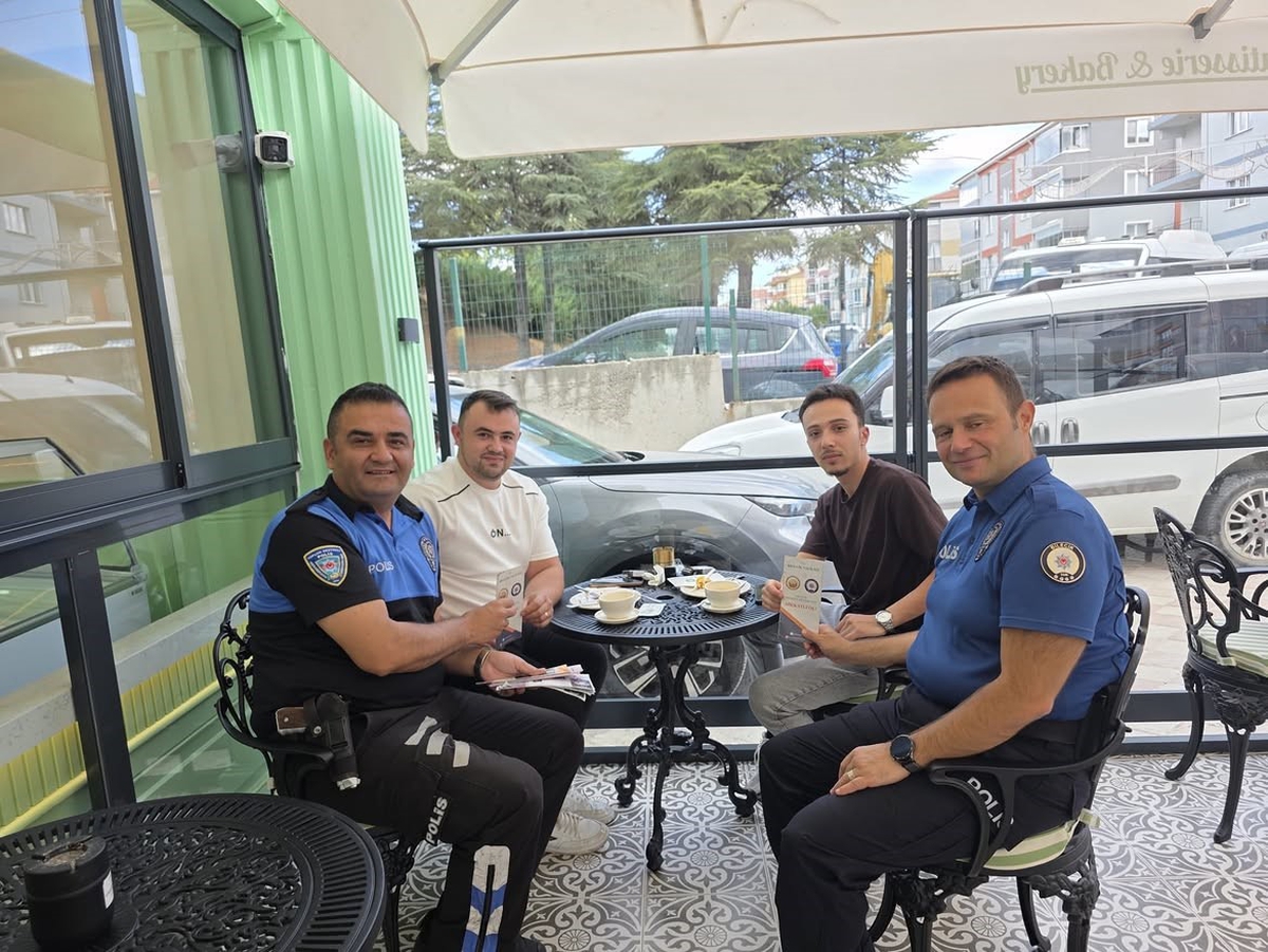 Bozüyük'te polis 44 vatandaşı dolandırıcılık ve KADES konusunda bilgilendirdi