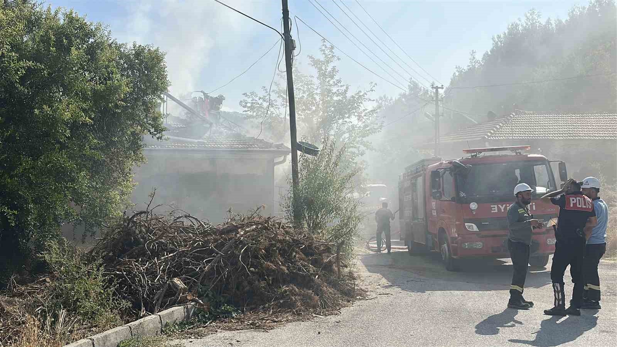 Burdur'da evde çıkan yangın itfaiye ekiplerince söndürüldü, evde büyük hasar oluştu