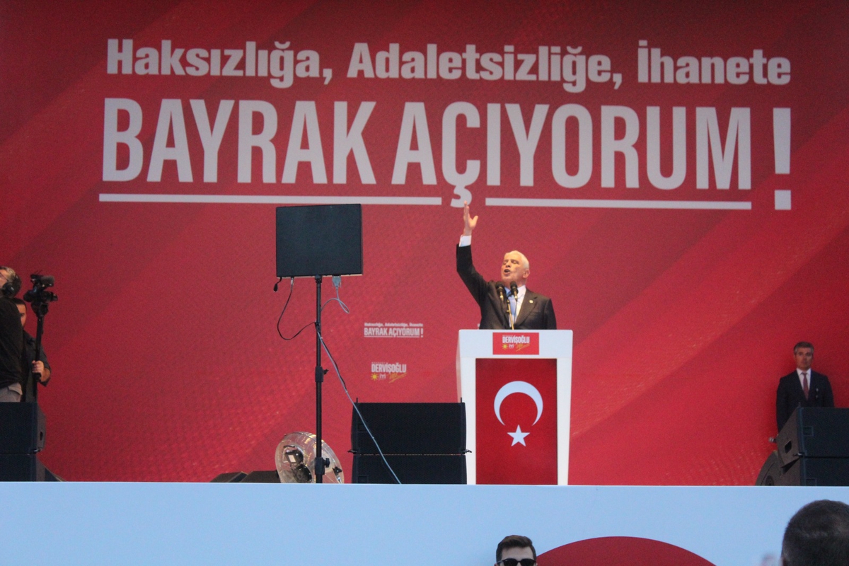 Müsavat Dervişoğlu: Hükümeti Öcalan’a ayrıcalık sağlamakla suçladı