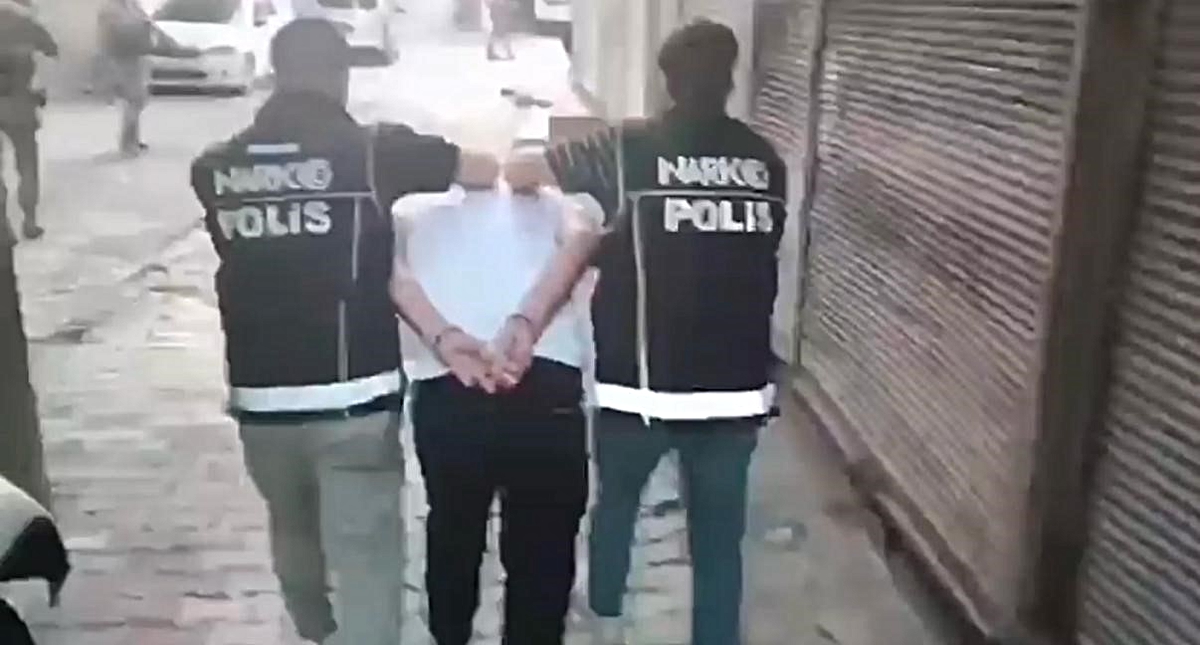 Diyarbakır’da narkotik operasyonunda 26 şüpheli tutuklanarak cezaevine gönderildi