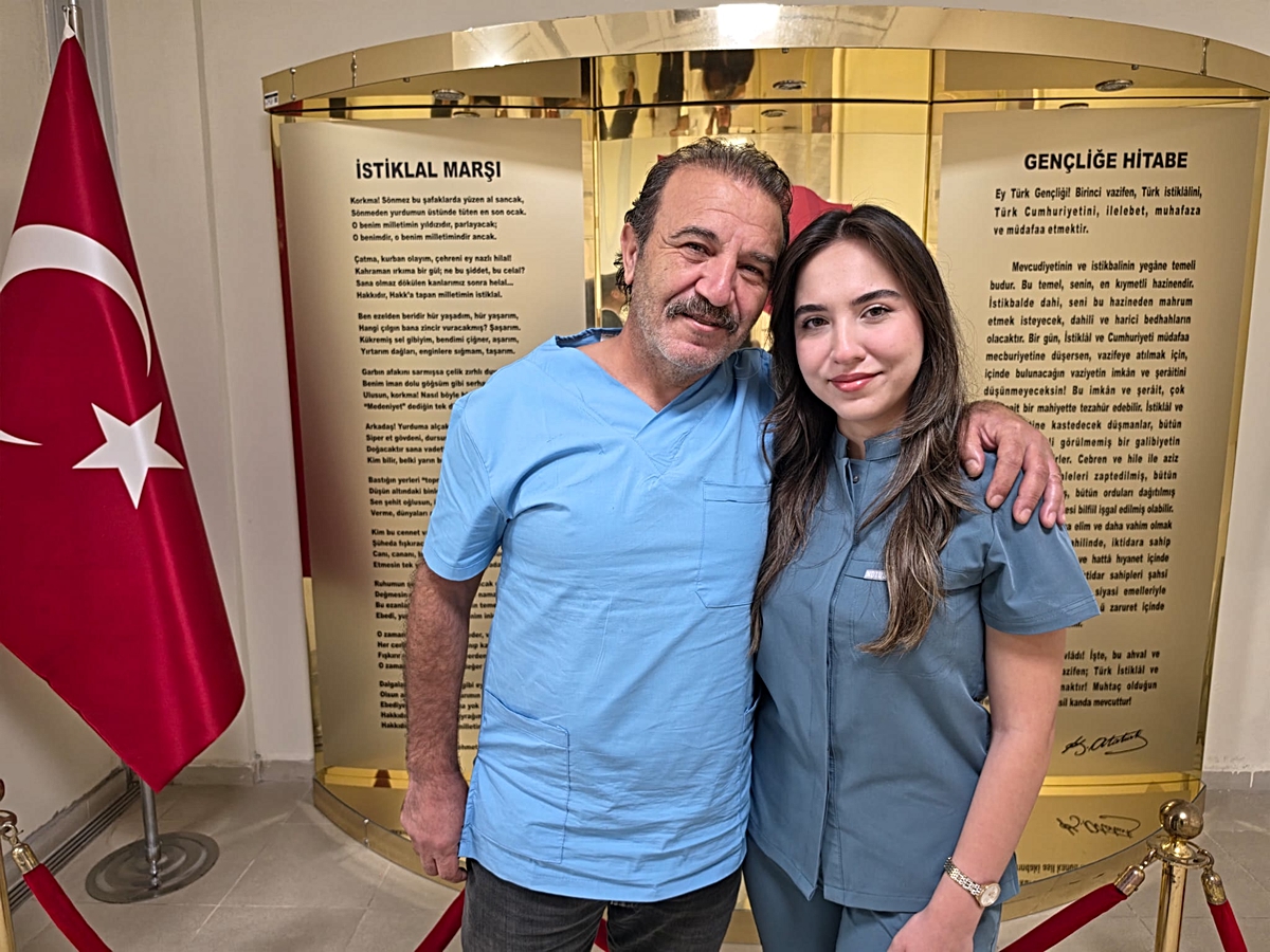 Dr. Ezgi Yıldırım doğduğu Kozan Devlet Hastanesi’nde babasının yanında göreve başladı