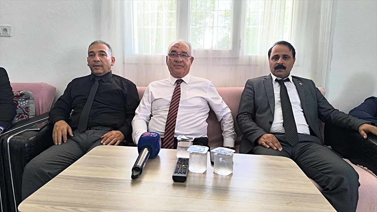DSP Genel Başkanı Önder Aksakal, Şanlıurfa Suruç'ta vatandaşların sorunlarını dinledi