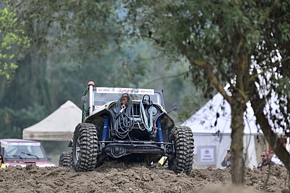 Düzce Extreme Yarışı, 14 araç ve 28 sporcunun katılımıyla Gölyaka'da start aldı