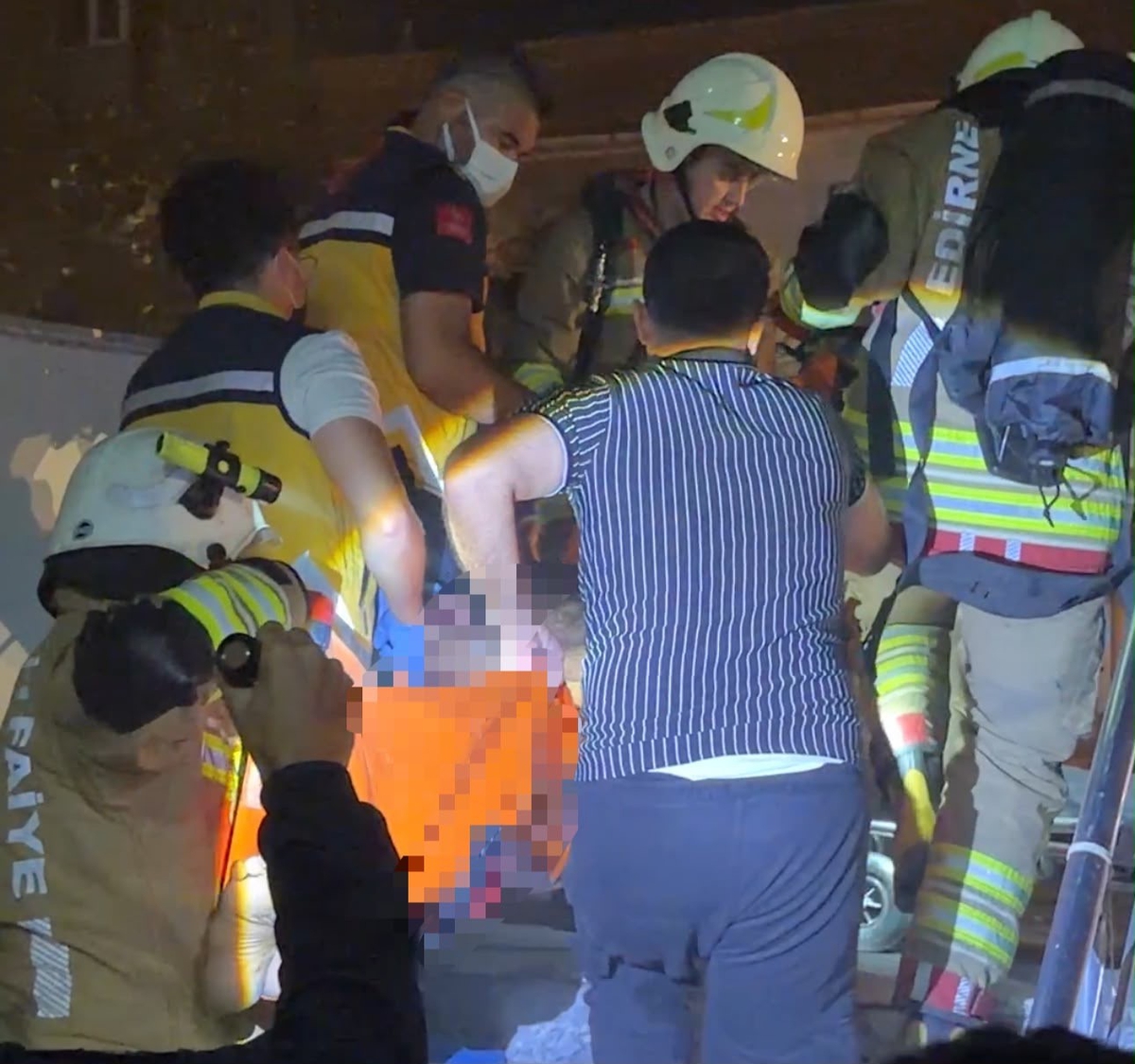 Edirne'de apart yangınında ağır yaralanan 58 yaşındaki vatandaş hastaneye kaldırıldı