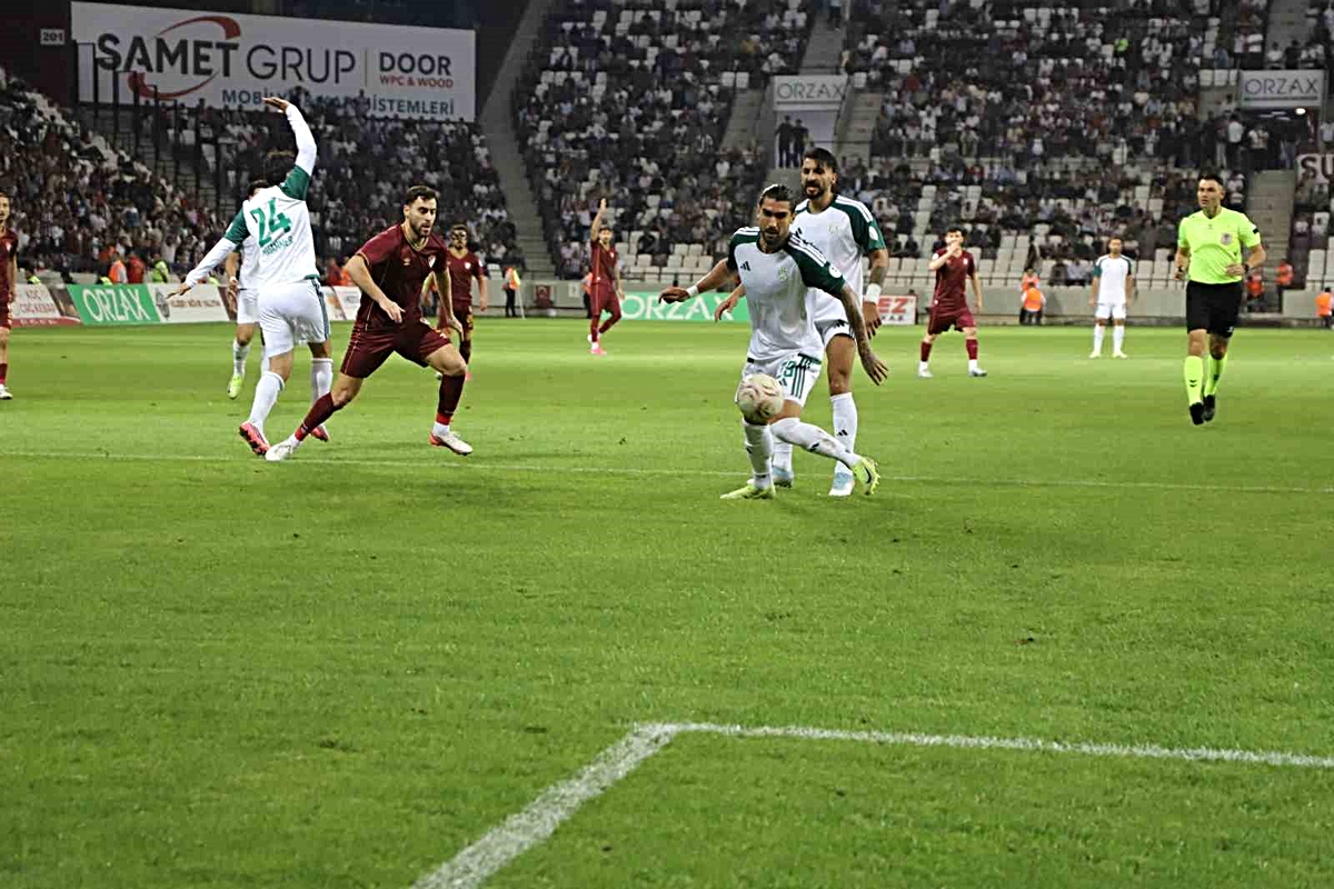 Elazığspor, TFF 2. Lig Beyaz Grup 3. hafta maçında Aliağa FK'yı 5-0 yendi