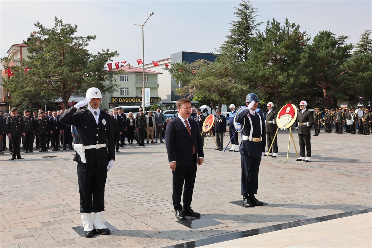 Erzincan'da Gaziler Günü töreninde Atatürk Anıtı'na çelenk sunuldu