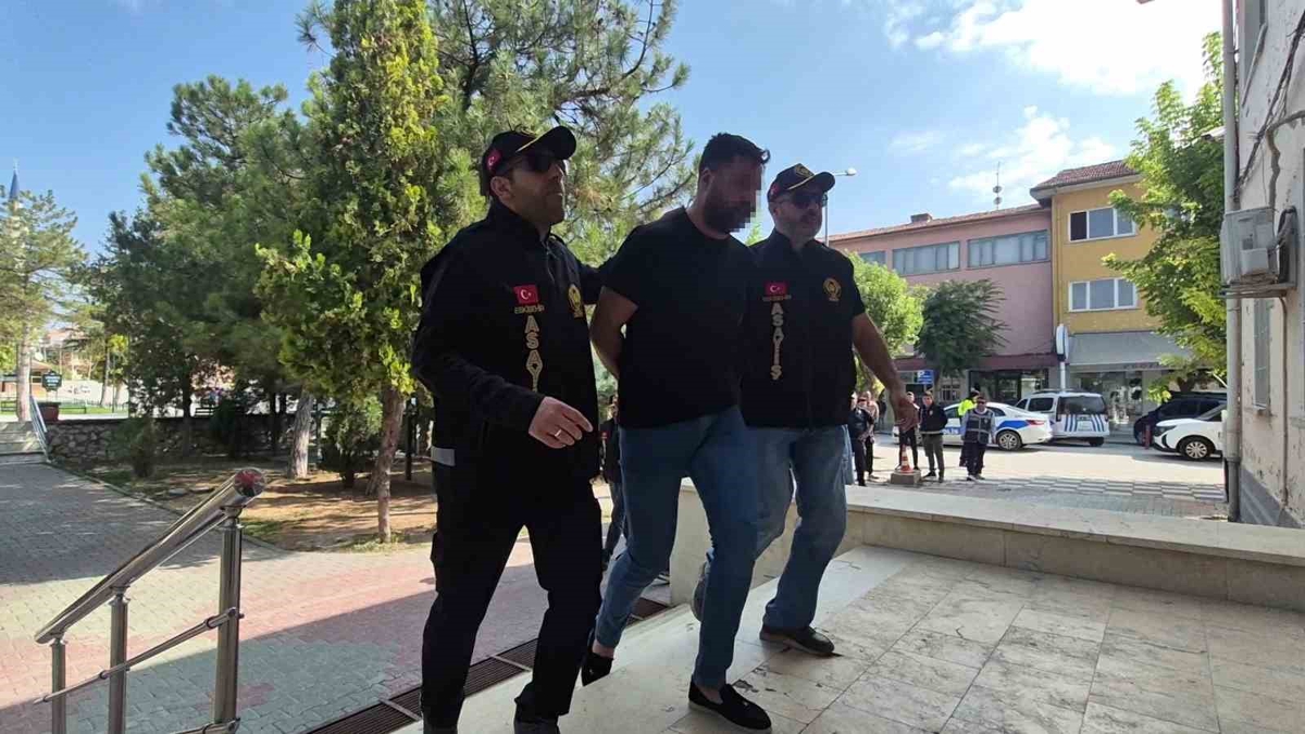 Eskişehir Çifteler'de oto galerici öldü, ağabeyi dahil 3 şüpheli adliyeye sevk edildi
