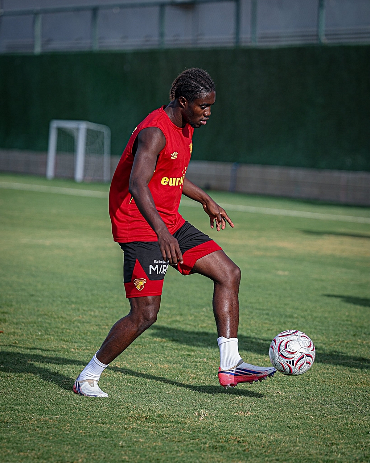 Göztepe, Süper Lig'de yarın Çaykur Rizespor'u Gürsel Aksel Stadı'nda ağırlayacak
